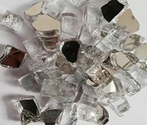 Kristallklares Feuerglas als Glasstücke